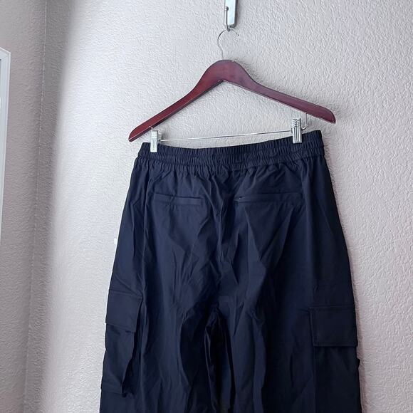 New Fabletics The Heights Cargo Pant XL Black Pockets Nylon NWT Athletic Workout - Picture 6 of 8